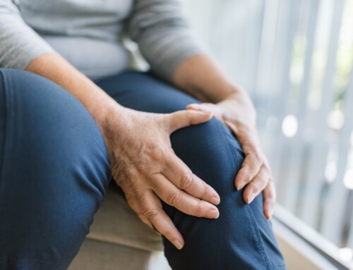 Richtig mobil trotz Arthrose: Hilfsmittel für Alltag & Büro